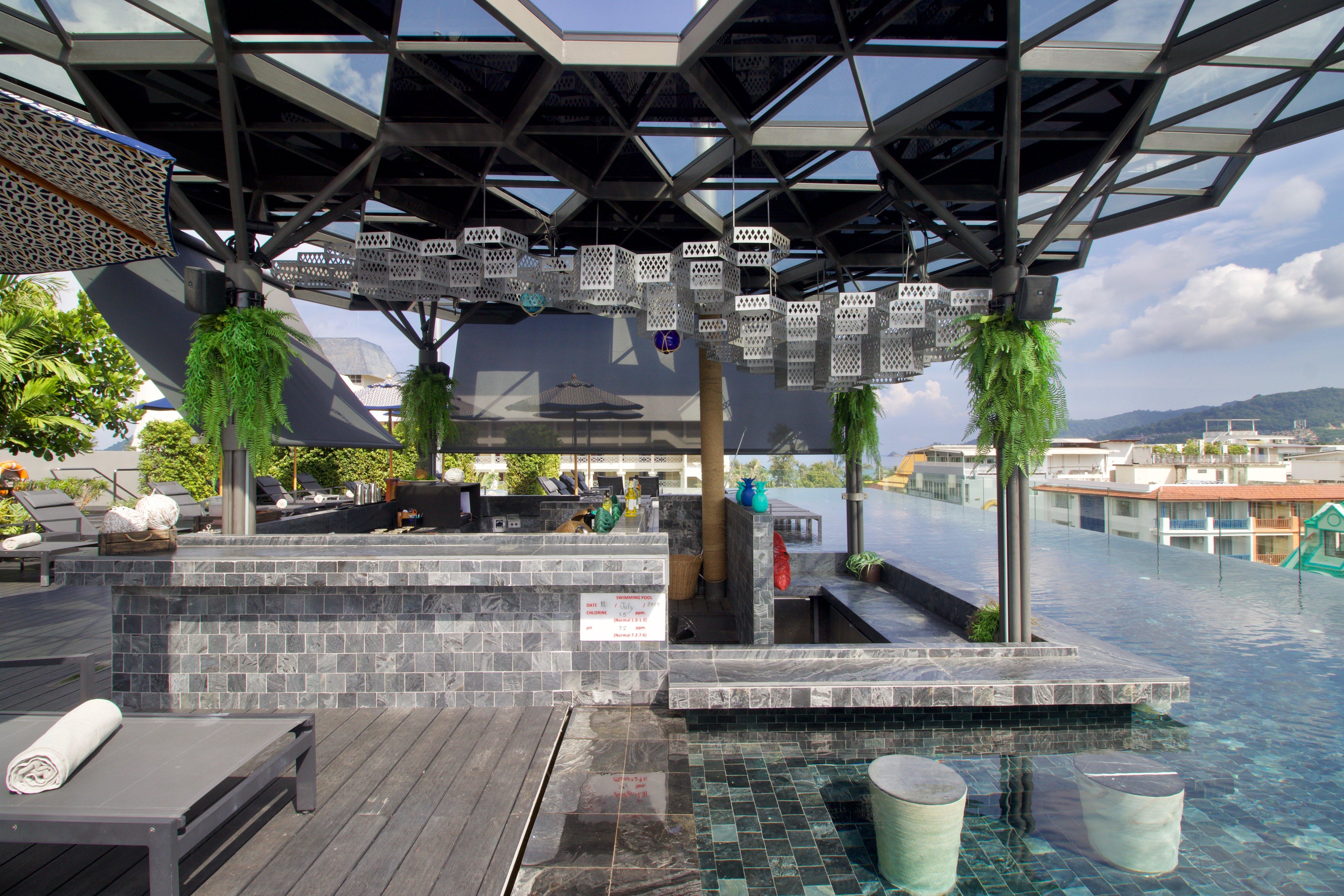 Hotel Indigo Phuket Patong By Ihg المظهر الخارجي الصورة The bar at the pool