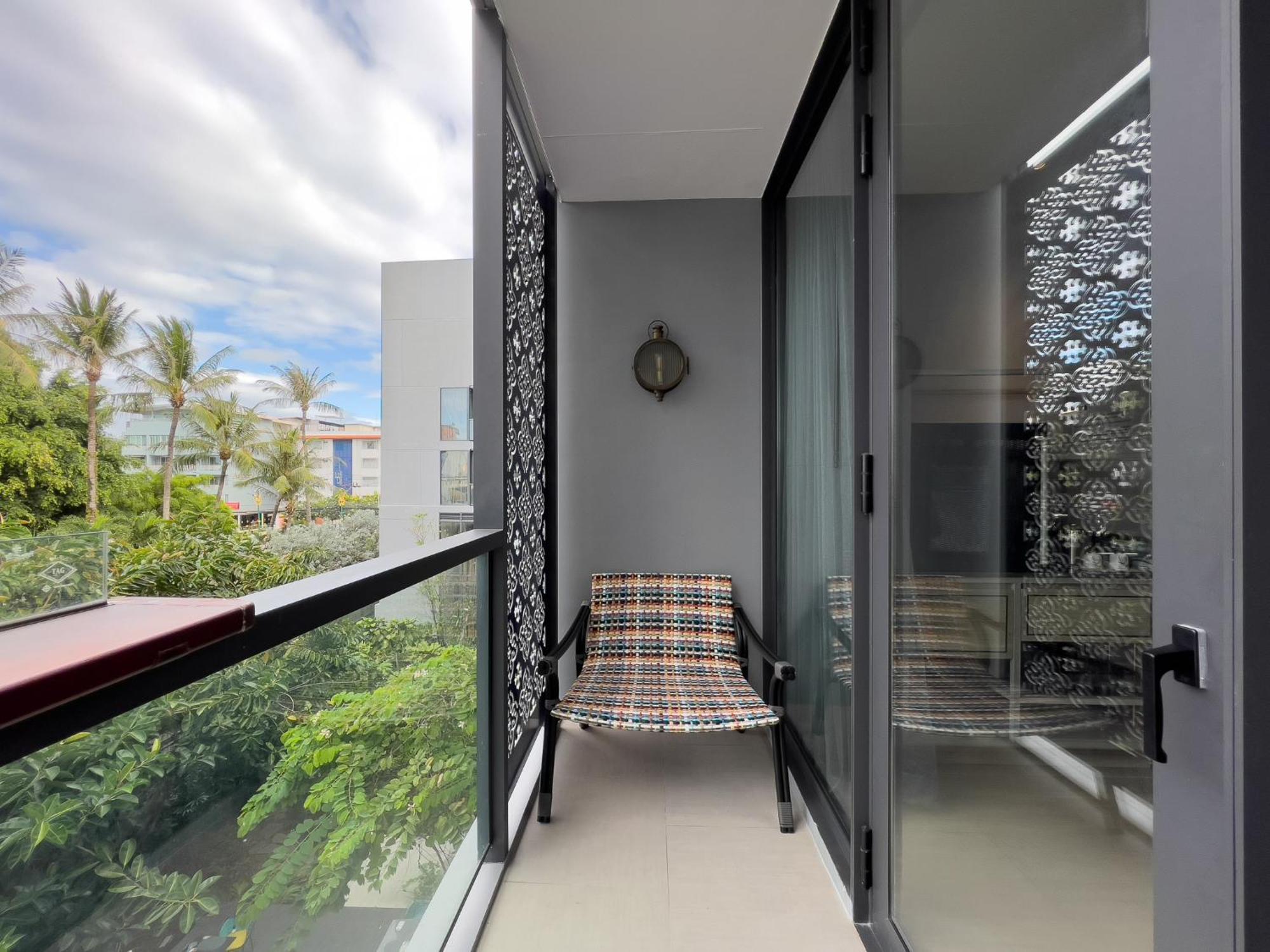 Hotel Indigo Phuket Patong By Ihg المظهر الخارجي الصورة A balcony