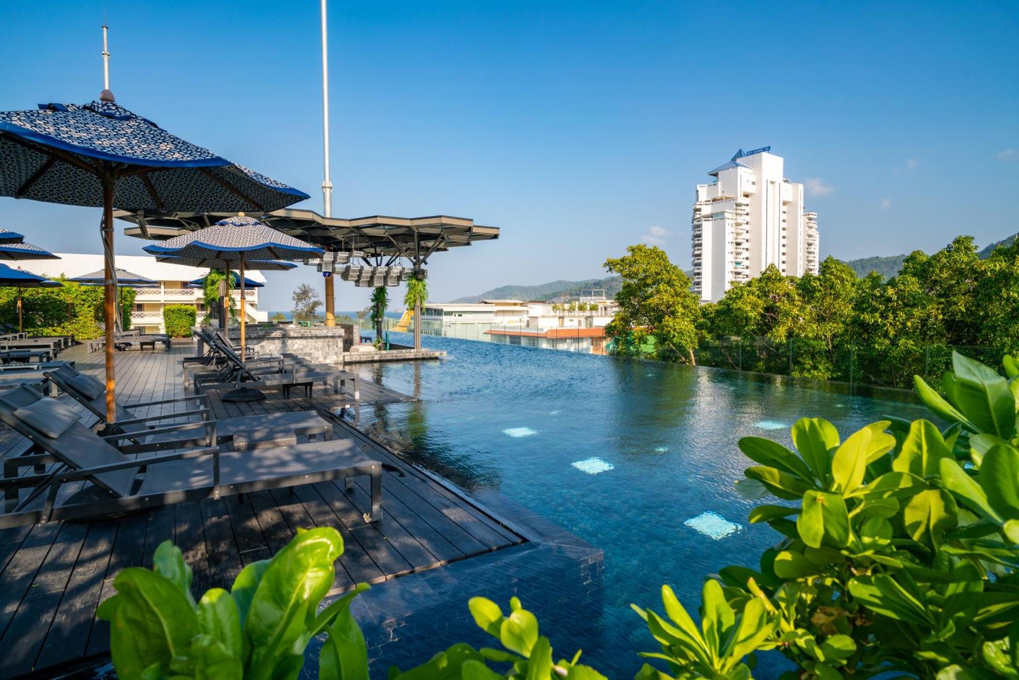 Hotel Indigo Phuket Patong By Ihg المظهر الخارجي الصورة The pool at the hotel