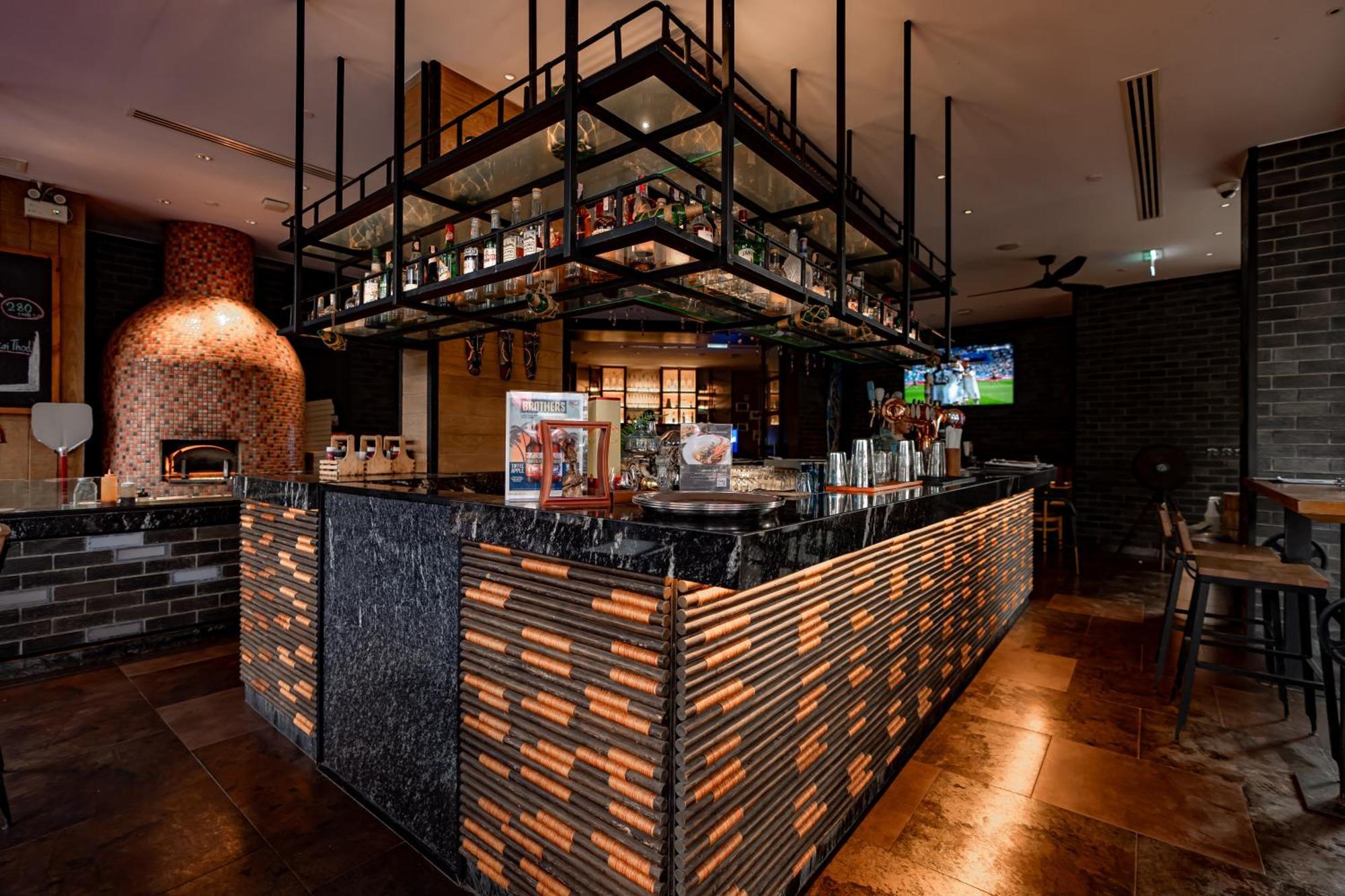 Hotel Indigo Phuket Patong By Ihg المظهر الخارجي الصورة The bar at the restaurant