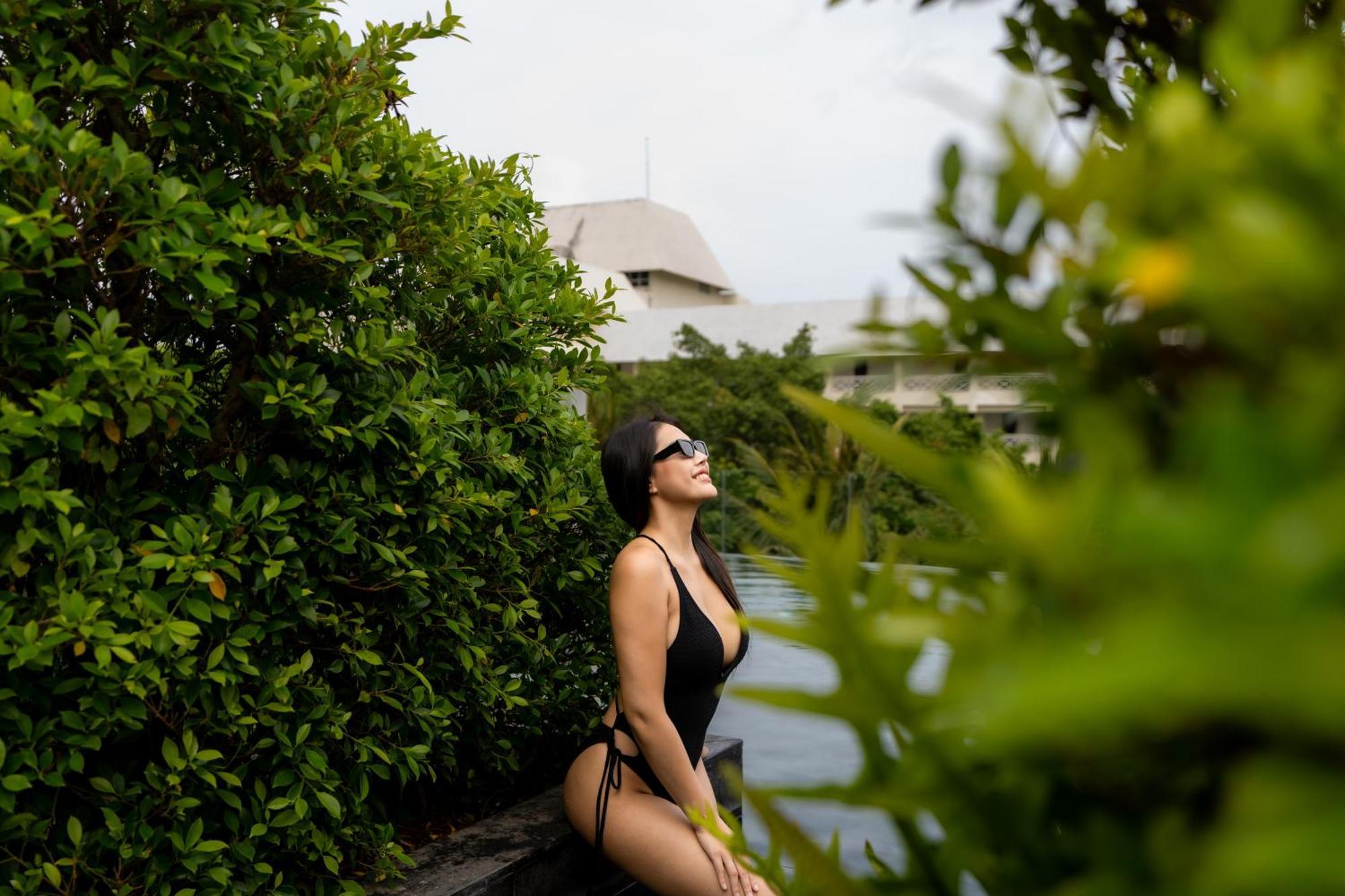 Hotel Indigo Phuket Patong By Ihg المظهر الخارجي الصورة A woman wearing a monokini
